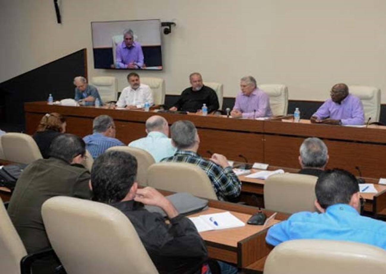 De izquierda a derecha, el intelectual Frei Betto, el Representante de FAO en Cuba, Marcelo Resende, el Primer Ministro Manuel Marrero, el Presidente Miguel Díaz Canel y el Vicepresidente Salvador Valdés Mesa